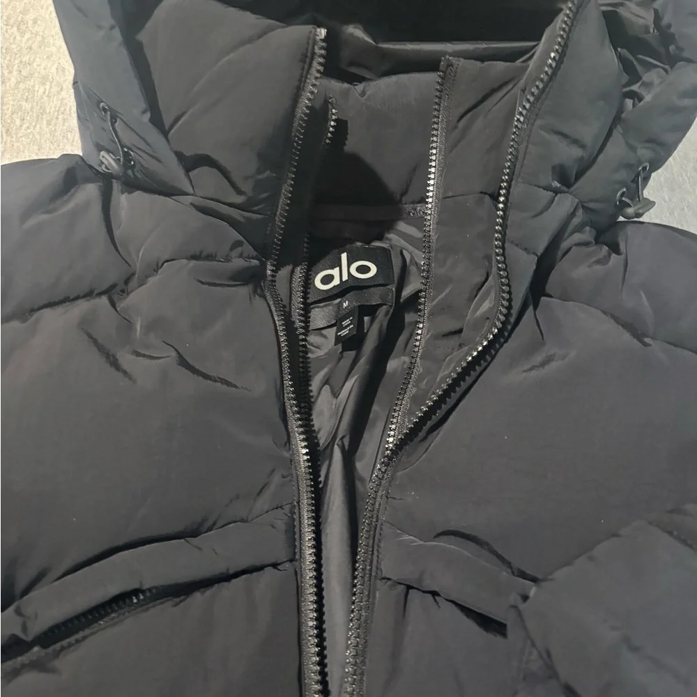 Alo Yoga Glacier Puffer Jacket Coat Black Size Medium - Picture 5 of 7